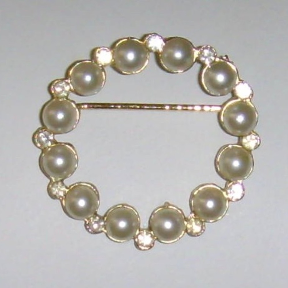 Gold-Tone and Simulated Pearl Pin